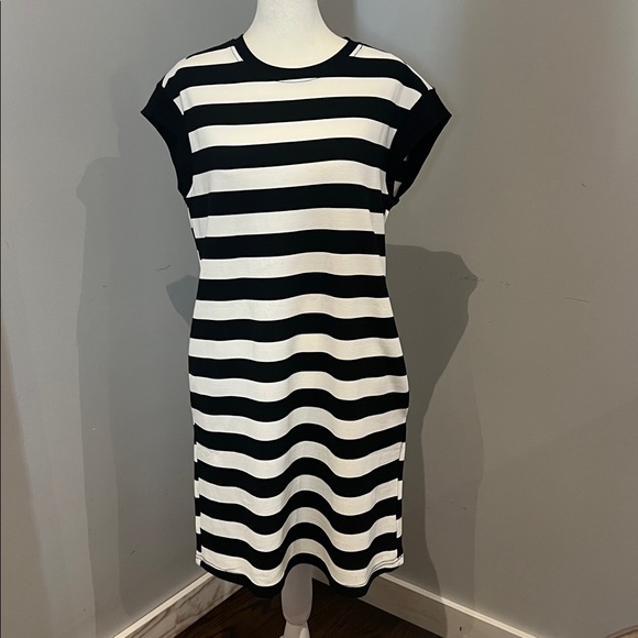 Black and white striped dress, with pockets, size S. - Picture 3 of 5